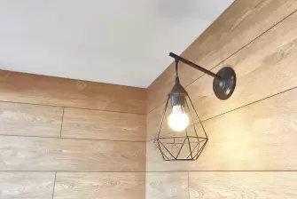 Отделка балкона ламинатом с утеплением и остеклением Рехау 