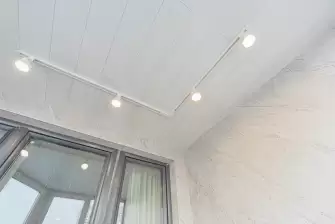 Отделка гибким мрамором балкона Утюжок