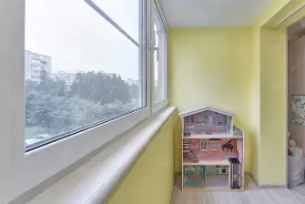 Остекление и отделка балкона деревянной вагонкой