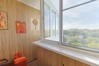 Отделка ПВХ панелями и холодное остекление на балконе