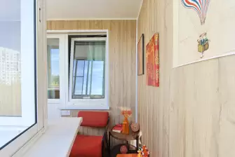 Отделка ПВХ панелями и холодное остекление на балконе