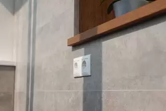 Отделка Г-образного балкона ламинатом с объединением с кухней