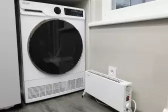  Отделка лоджии ламинатом с боковым окном