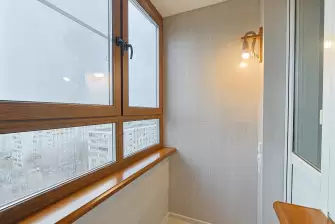 Отделка балкона ламинатом с остеклением