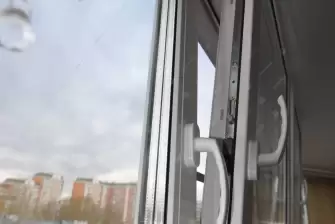 Остекление лоджии окнами с мультифункциональным стеклопакетом и отделка