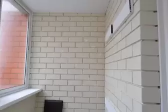 Отделка балкона Лодочка под ключ с холодным остеклением