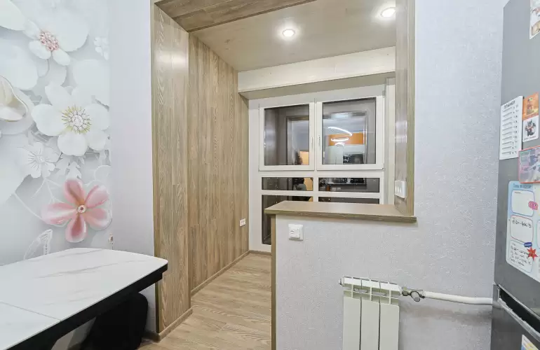 Отделка балкона и кухни ламинатом под ключ